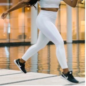 Zyia luxe white unicorn leggings 7/8